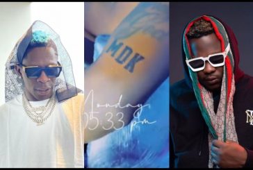 How Medikal reacted after Shatta Wale tattooed his name on his arm (Video)
