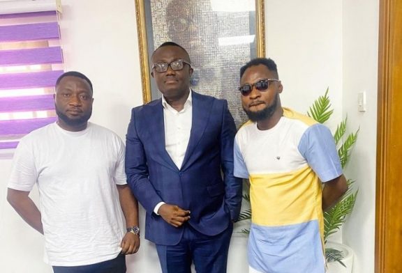 Funny Face apologizes to Bola Ray after he disrespected him