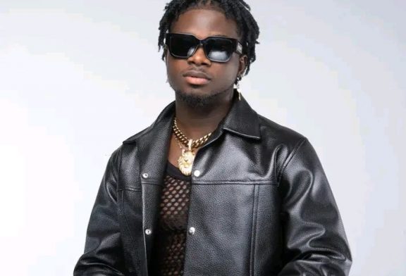 Kuami Eugene celebrates his birthday with dapper photos; expresses gratitude to fans