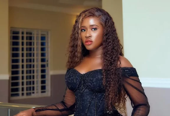 Fella Makafui sadly complains about her employee stealing 50k from her